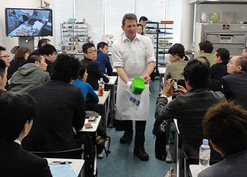 洋菓子講習会の実施