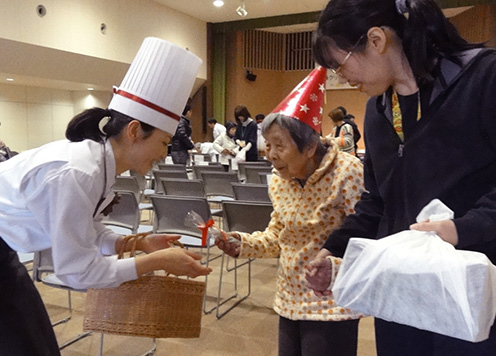 障がい者・高齢施設へのクリスマスの贈呈