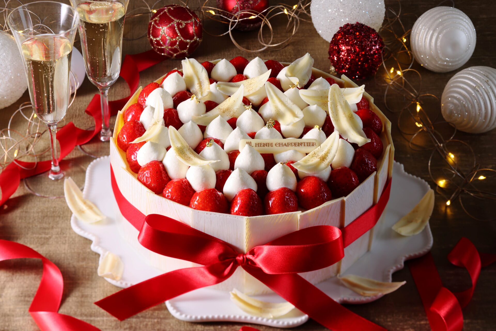 アンリ・シャルパンティエのこだわりをまるごと詰め込んだ 過去最高の贅沢クリスマスケーキ“フォレ・ルージュ”予約開始 ショッパー柄トートバッグがもらえる早期予約キャンペーンも10月1日からスタート